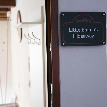 Seek And Hide - Little Emma'S Hideaway Брашов Екстериор снимка